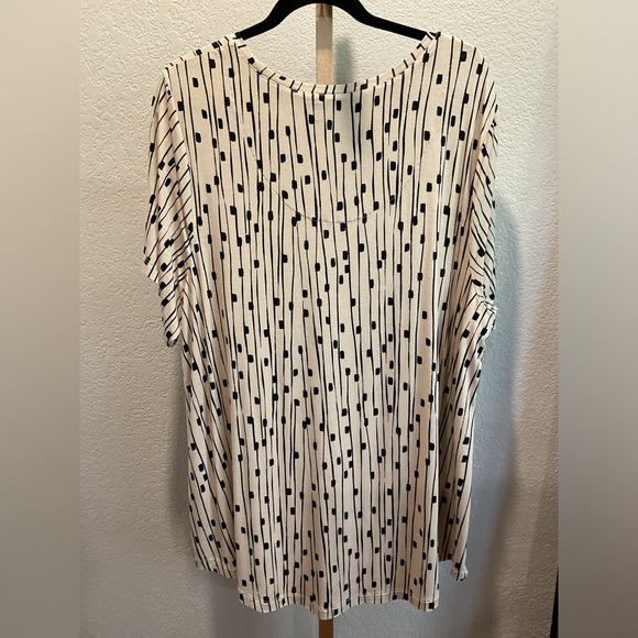 JM Collection Plus Blouse - Picture 3 of 4